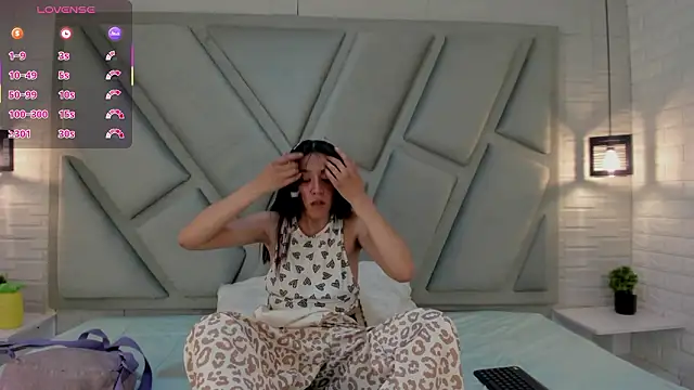 Julieta Slav3 online show from March 5, 9:44 pm