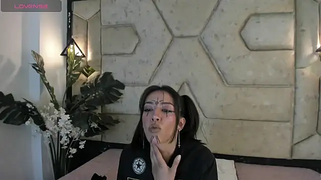 Julieta Slav3 online show from April 21, 8:55 pm