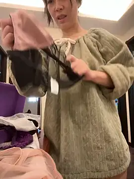 Snapshot of yourkeer chatting on December 3, 8:34 am yourkeer online show from December 3, 8:34 am