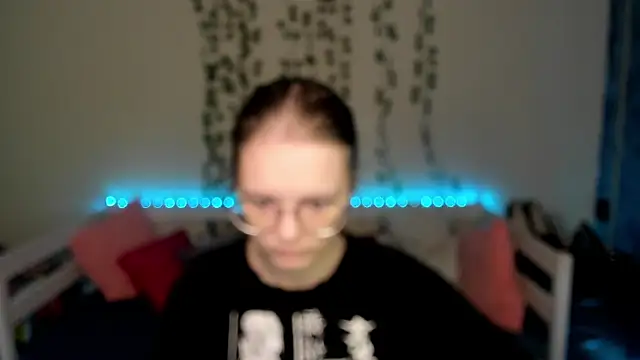 Snapshot of shy_elina01 chatting on October 12, 12:26 pm shy elina01 online show from October 12, 12:26 pm