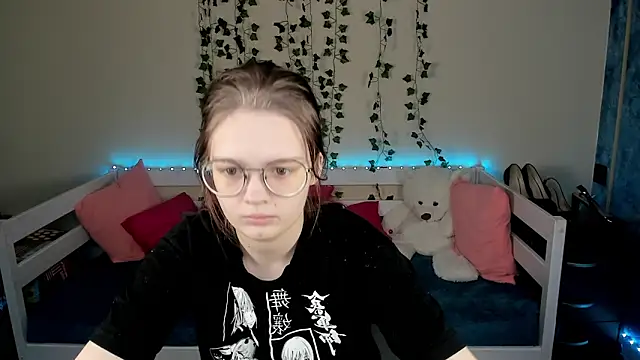 Snapshot of shy_elina01 chatting on October 13, 10:26 am shy elina01 online show from October 13, 10:26 am