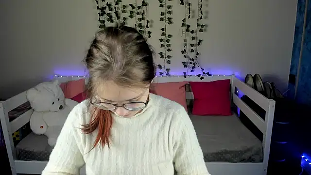 Snapshot of shy_elina01 chatting on October 20, 10:27 am shy elina01 online show from October 20, 10:27 am