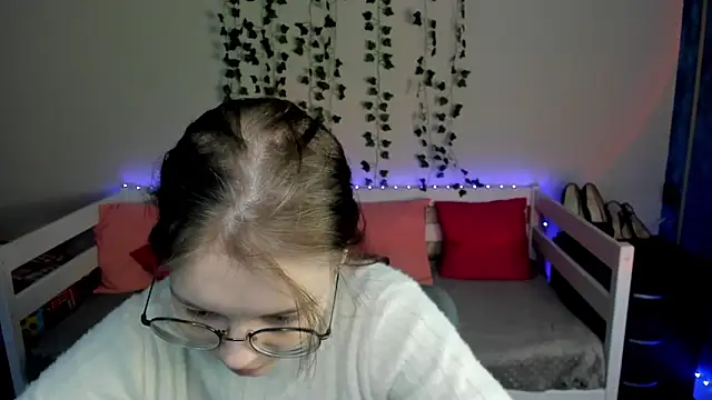 Snapshot of shy_elina01 chatting on October 21, 10:27 am shy elina01 online show from October 21, 10:27 am