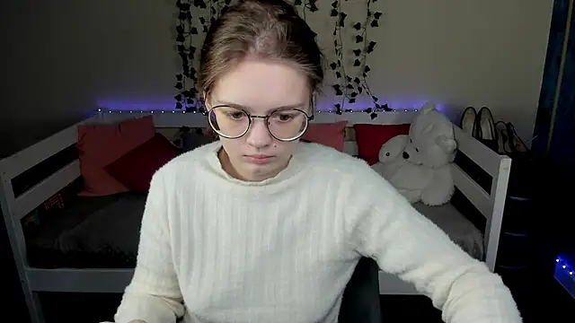 Snapshot of shy_elina01 chatting on October 22, 10:26 am shy elina01 online show from October 22, 10:26 am