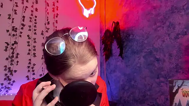 Snapshot of shy_elina01 chatting on October 28, 10:41 am shy elina01 online show from October 28, 10:41 am