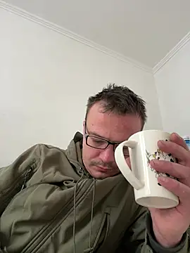 Snapshot of viktor1992-1-1 chatting on February 18, 7:59 am viktor1992-1-1 online show from February 18, 7:59 am