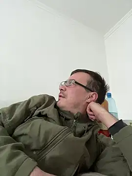 Snapshot of viktor1992-1-1 chatting on February 19, 6:09 am viktor1992-1-1 online show from February 19, 6:09 am