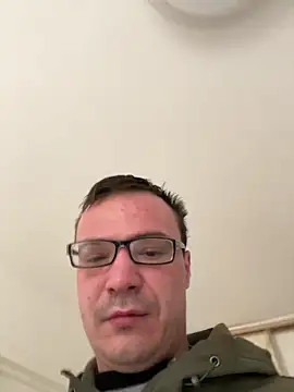 Snapshot of viktor1992-1-1 chatting on February 24, 7:39 am viktor1992-1-1 online show from February 24, 7:39 am