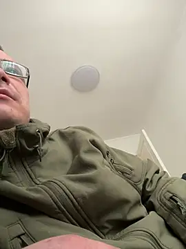 Snapshot of viktor1992-1-1 chatting on February 26, 8:24 am viktor1992-1-1 online show from February 26, 8:24 am