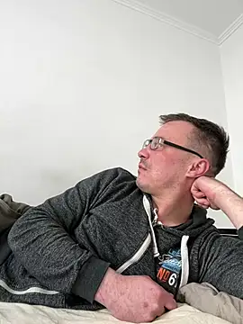 Snapshot of viktor1992-1-1 chatting on March 7, 10:34 am viktor1992-1-1 online show from March 7, 10:34 am