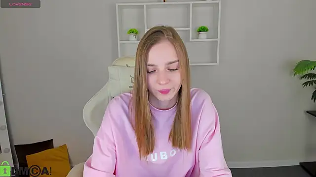 L1na Reeds online show from November 1, 6:04 am