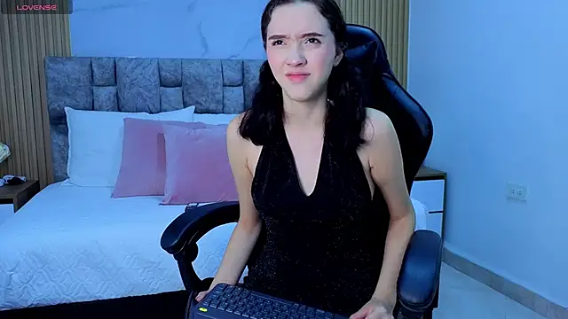 angel  kiss online show from December 3, 11:30 am