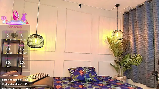 Nikki Vesper online show from December 17, 11:49 am