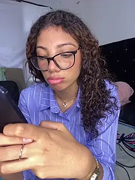Azza  Slimene online show from October 23, 3:22 pm