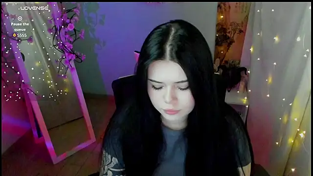 Snapshot of Mona_Esty chatting on May 7, 6:19 am Mona Esty online show from May 7, 6:19 am