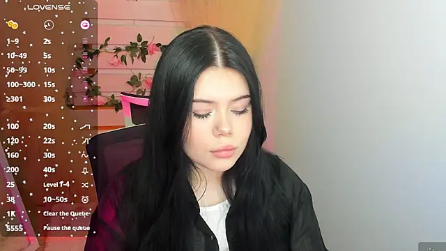 Snapshot of Mona_Esty chatting on May 8, 6:19 am Mona Esty online show from May 8, 6:19 am
