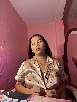 Funtasee Andi online show from April 27, 8:18 pm