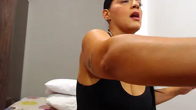 Snapshot of SamyBigTitis chatting on November 10, 12:20 am SamyBigTitis online show from November 10, 12:20 am