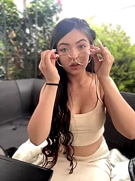 KyliePink  online show from October 10, 5:45 pm