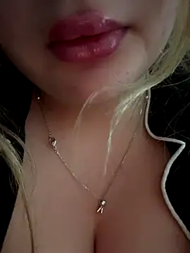 Snapshot of clarissetriolett chatting on October 6, 9:23 pm clarissetriolett online show from October 6, 9:23 pm