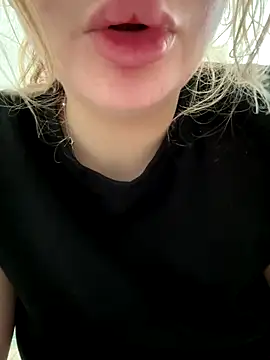 Snapshot of clarissetriolett chatting on October 12, 3:11 pm clarissetriolett online show from October 12, 3:11 pm