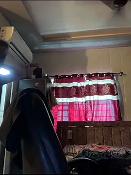 Ujjwallkumar0069 online show from April 23, 4:03 am