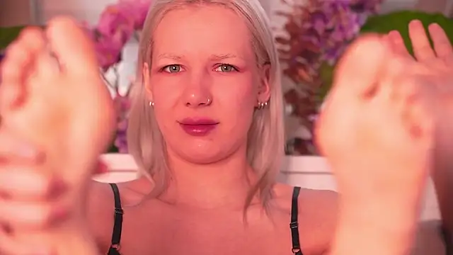 RanyThomson online show from November 28, 12:08 pm