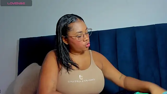 Ahilyn online show from November 15, 3:52 pm