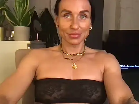 GluteQueenE online show from March 12, 6:03 pm