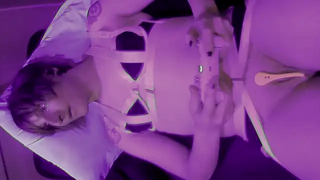 Snapshot of Moonless_Joy chatting on October 27, 11:31 pm Moonless Joy online show from October 27, 11:31 pm