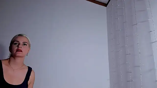 lili latina47 online show from October 17, 8:33 pm