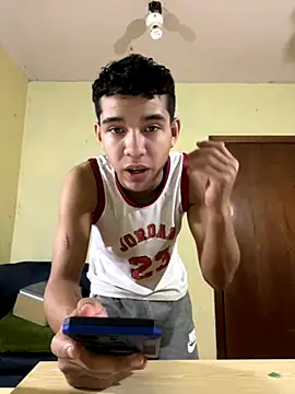 Snapshot of Mrdante23 chatting on October 6, 12:08 am Mrdante23 online show from October 6, 12:08 am