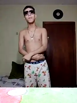 Snapshot of Mrdante23 chatting on October 18, 1:08 am Mrdante23 online show from October 18, 1:08 am