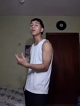 Snapshot of Mrdante23 chatting on October 18, 11:27 pm Mrdante23 online show from October 18, 11:27 pm