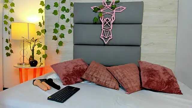 Snapshot of MarianaMiller1 chatting on October 21, 3:51 am MarianaMiller1 online show from October 21, 3:51 am