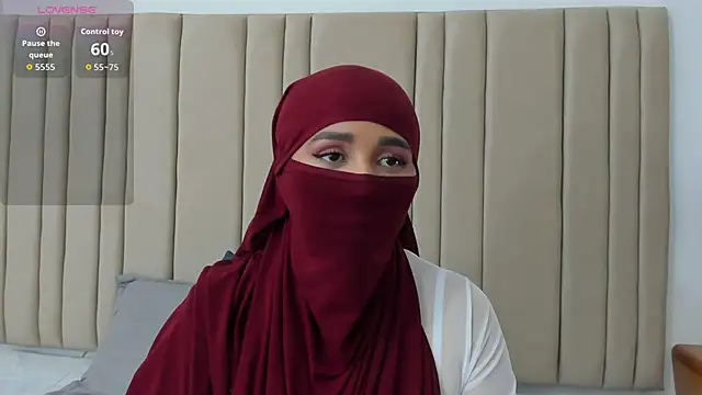 Snapshot of _alishaa_c chatting on October 8, 2:09 am alishaa c online show from October 8, 2:09 am