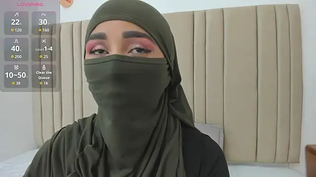 Snapshot of _alishaa_c chatting on October 16, 1:50 am alishaa c online show from October 16, 1:50 am