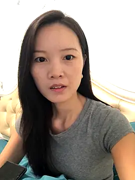Snapshot of Mile-m chatting on October 22, 2:12 am Mile-m online show from October 22, 2:12 am