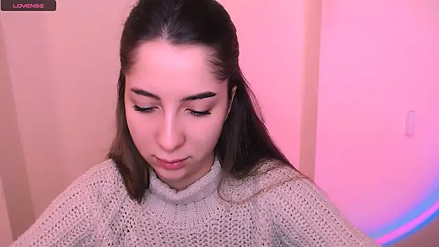 Snapshot of _OlivkaSexy chatting on December 4, 10:24 am OlivkaSexy online show from December 4, 10:24 am