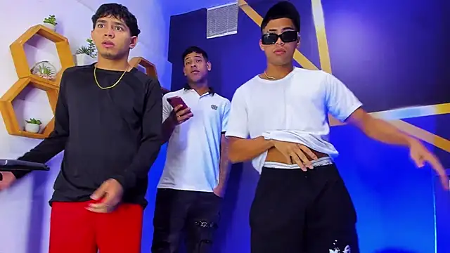 Play boys Hot2 online show from October 4, 12:03 pm