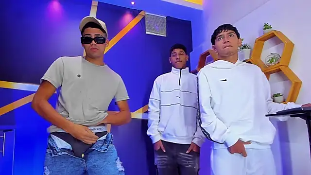 Play boys Hot2 online show from October 5, 12:25 pm