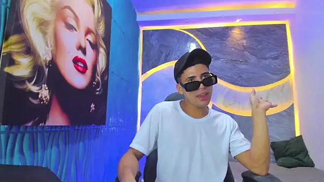 Play boys Hot2 online show from October 27, 1:15 pm