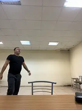 Snapshot of Mahrovmaxim chatting on October 18, 5:21 am Mahrovmaxim online show from October 18, 5:21 am