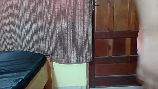 JuicyVixen  online show from March 14, 8:20 am