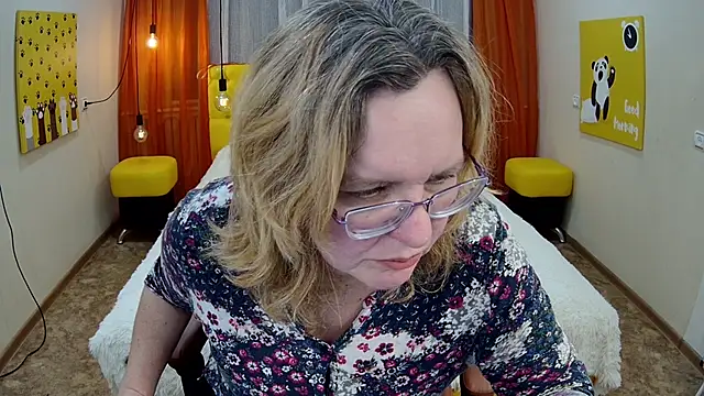 VestaWoody online show from November 20, 1:00 pm