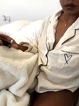 CurvyGoddessXxx online show from October 24, 2:24 pm