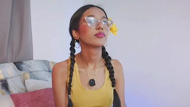 Snapshot of luna_valen chatting on October 23, 1:10 pm luna valen online show from October 23, 1:10 pm