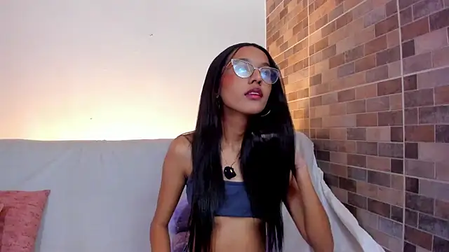 Snapshot of luna_valen chatting on October 31, 3:18 am luna valen online show from October 31, 3:18 am