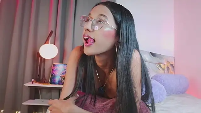 Snapshot of luna_valen chatting on November 19, 9:04 pm luna valen online show from November 19, 9:04 pm