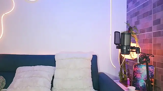 luna valen online show from April 23, 3:41 am